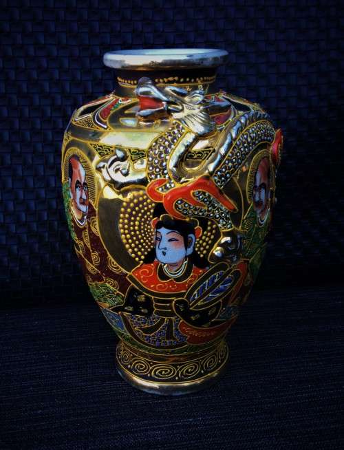 STUNNING ORIGINAL VINTAGE JAPANESE SATSUMA VASE!! *VERY GOOD CONDITION*