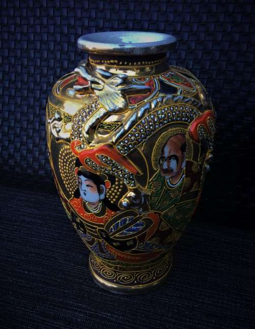 STUNNING ORIGINAL VINTAGE JAPANESE SATSUMA VASE!! *VERY GOOD CONDITION*