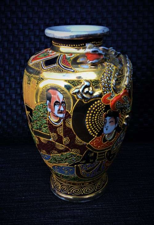 STUNNING ORIGINAL VINTAGE JAPANESE SATSUMA VASE!! *VERY GOOD CONDITION*