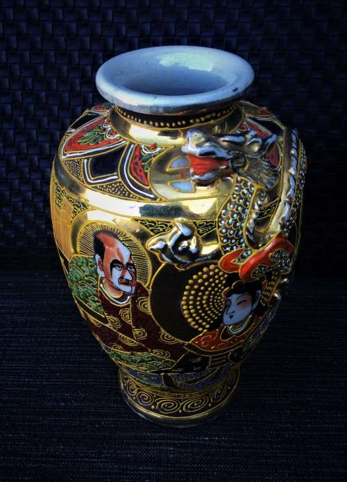 STUNNING ORIGINAL VINTAGE JAPANESE SATSUMA VASE!! *VERY GOOD CONDITION*