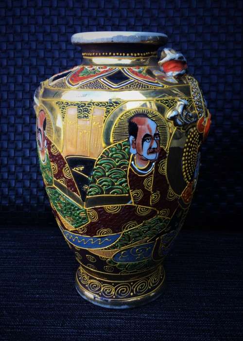 STUNNING ORIGINAL VINTAGE JAPANESE SATSUMA VASE!! *VERY GOOD CONDITION*