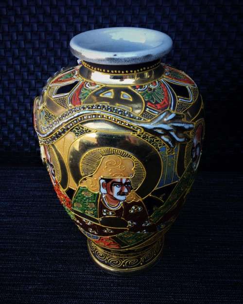 STUNNING ORIGINAL VINTAGE JAPANESE SATSUMA VASE!! *VERY GOOD CONDITION*