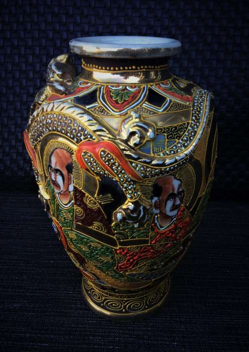 STUNNING ORIGINAL VINTAGE JAPANESE SATSUMA VASE!! *VERY GOOD CONDITION*