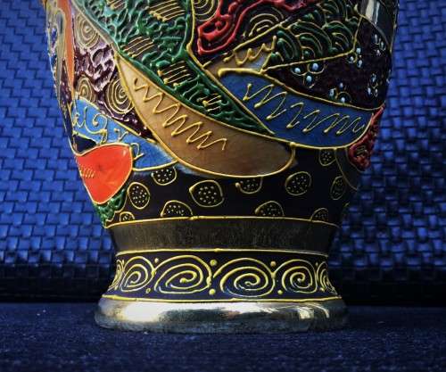 STUNNING ORIGINAL VINTAGE JAPANESE SATSUMA VASE!! *VERY GOOD CONDITION*