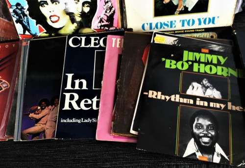 *VALUE R6000* LOT OF COLLECTABLE HIT VINYL RECORDS!