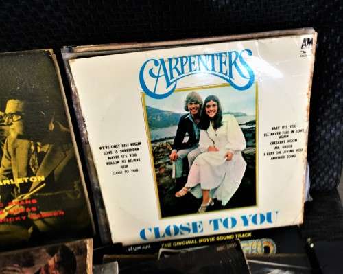 *VALUE R6000* LOT OF COLLECTABLE HIT VINYL RECORDS!