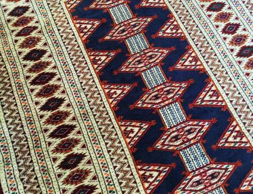 TIGHTLY KNOTTED GENUINE PERSIAN RUG! 1220mm - 890MM
