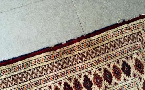 TIGHTLY KNOTTED GENUINE PERSIAN RUG! 1220mm - 890MM