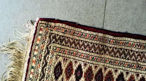 TIGHTLY KNOTTED GENUINE PERSIAN RUG! 1220mm - 890MM