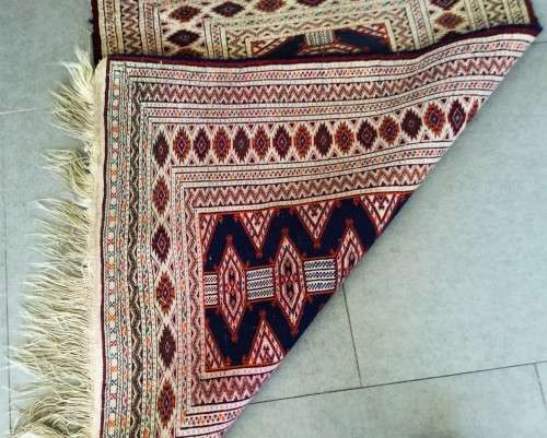 TIGHTLY KNOTTED GENUINE PERSIAN RUG! 1220mm - 890MM