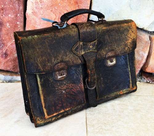 VINTAGE GENUINE LEATHER CASE!