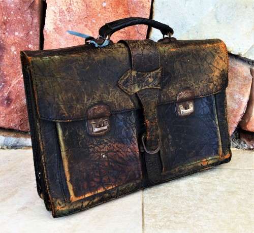 VINTAGE GENUINE LEATHER CASE!