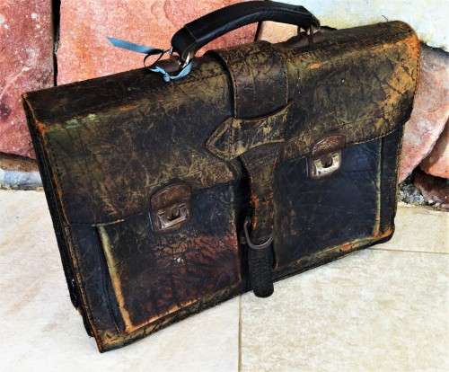 VINTAGE GENUINE LEATHER CASE!