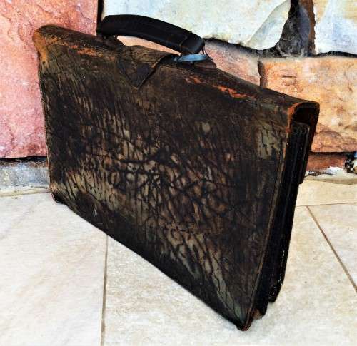 VINTAGE GENUINE LEATHER CASE!