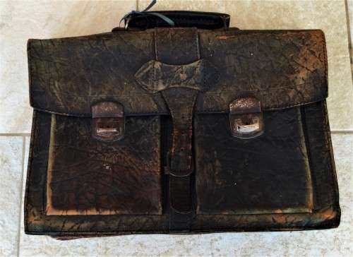 VINTAGE GENUINE LEATHER CASE!
