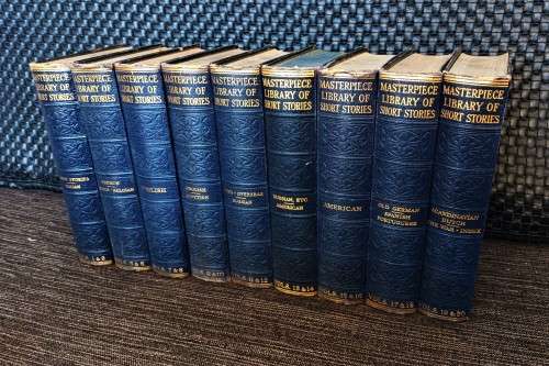 VINTAGE 9 BOOK COLLECTION OF WORLDS BEST SHORT STORIES!