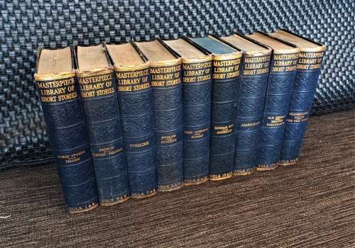 VINTAGE 9 BOOK COLLECTION OF WORLDS BEST SHORT STORIES!