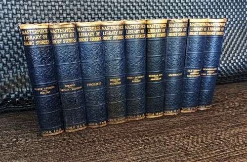 VINTAGE 9 BOOK COLLECTION OF WORLDS BEST SHORT STORIES!