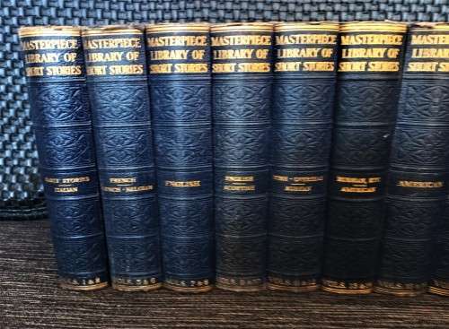 VINTAGE 9 BOOK COLLECTION OF WORLDS BEST SHORT STORIES!