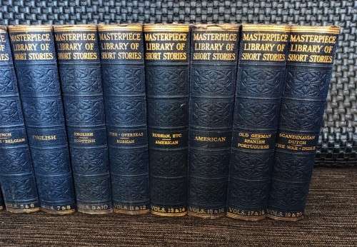 VINTAGE 9 BOOK COLLECTION OF WORLDS BEST SHORT STORIES!