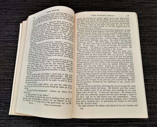 VINTAGE 9 BOOK COLLECTION OF WORLDS BEST SHORT STORIES!