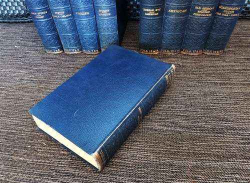 VINTAGE 9 BOOK COLLECTION OF WORLDS BEST SHORT STORIES!