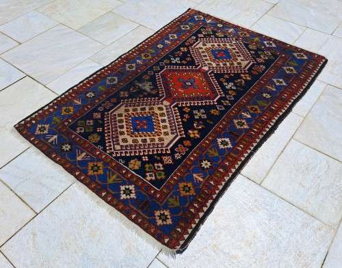 STUNNING HAND-KNOTTED PERSIAN CARPET! 1570mm - 1090mm