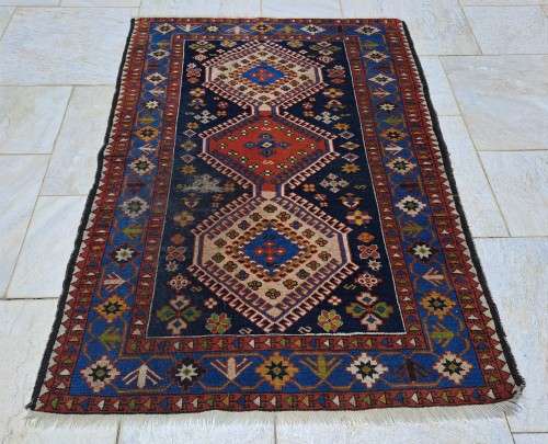 STUNNING HAND-KNOTTED PERSIAN CARPET! 1570mm - 1090mm