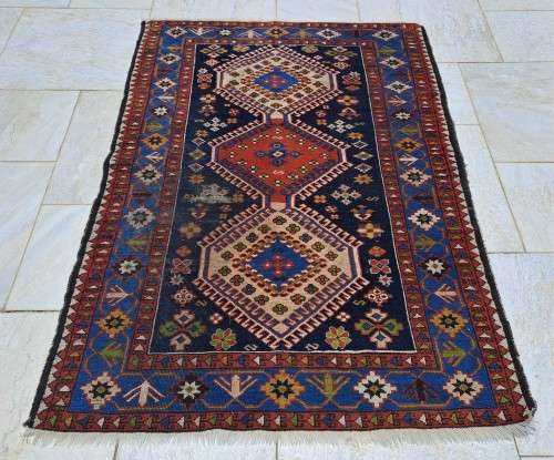 STUNNING HAND-KNOTTED PERSIAN CARPET! 1570mm - 1090mm