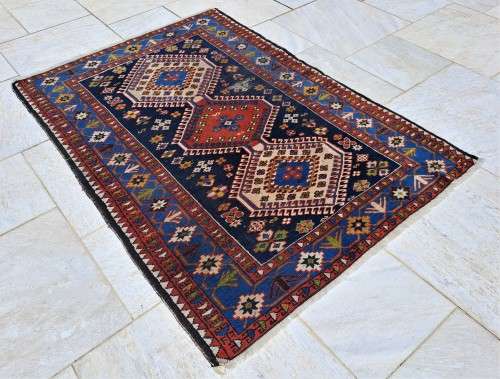 STUNNING HAND-KNOTTED PERSIAN CARPET! 1570mm - 1090mm