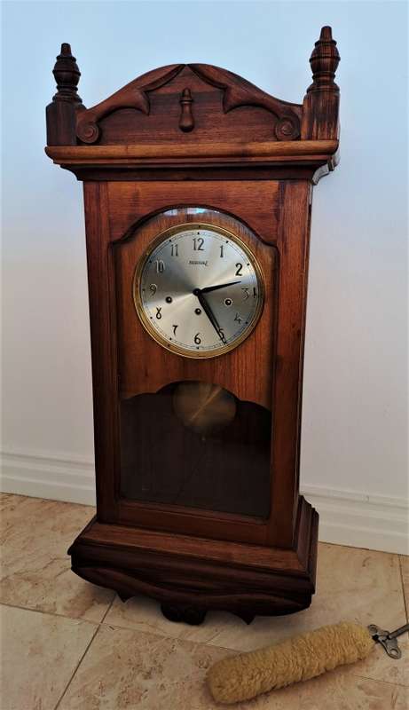 LARGE SOLID HARDWOOD GERMAN WALL CLOCK! *PENDULUM MOVEMENT*