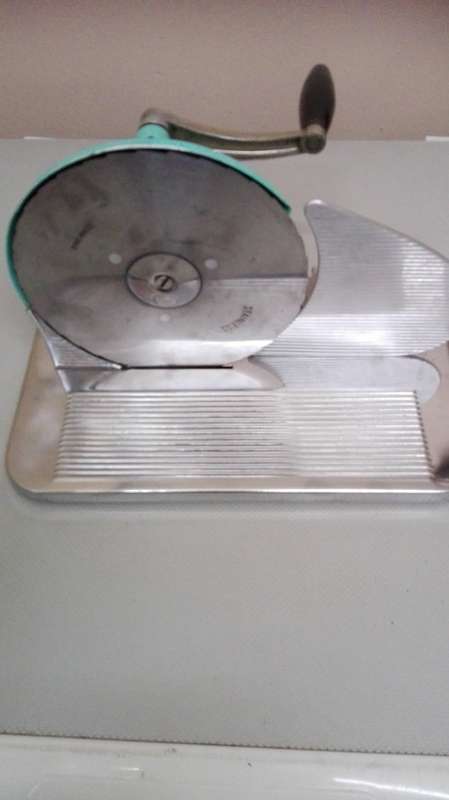 PINEWARE "VINTAGE"BREAD SLICER IN EXCELLENT WORKING ORDER!!