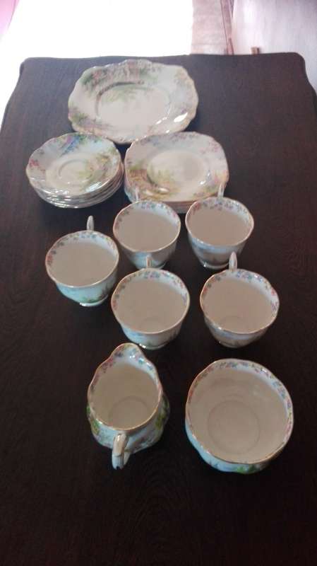 Royal Albert-"KENTISH ROCKERY"Incomplete/1xcup cracked,otherwise in good Nick!