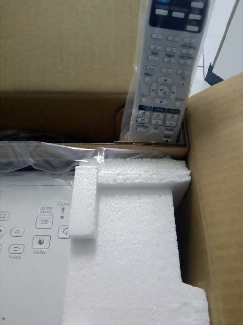 BRAND NEW IN THE BOX UNWANTED GIFT EPSON EB-S400 PROJECTOR-3200 Lumins Built in Speaker.