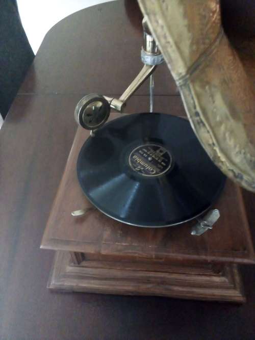 STUNNING-As is His Masters Voice-Gramaphone--Works Needs Some Attention