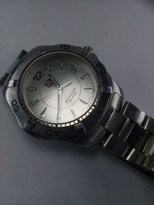 Awesome In Excellent Condition No Box-"TAG HUER AQUARACER 300--Mid Size Face"-FULLY FUNCTIONAL!