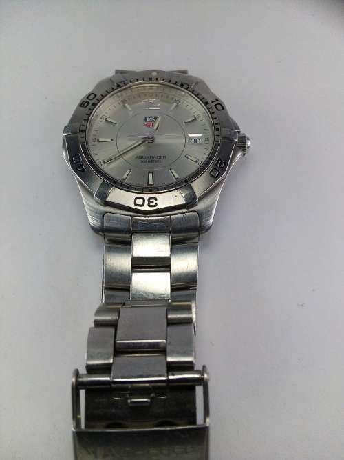 Awesome In Excellent Condition No Box-"TAG HUER AQUARACER 300--Mid Size Face"-FULLY FUNCTIONAL!