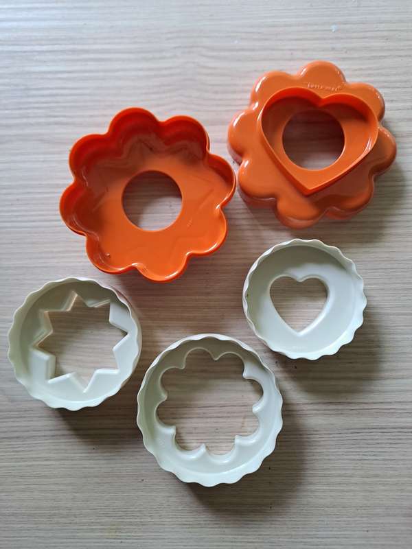 Vintage Tupperware Nesting Cookie Cutters - like new