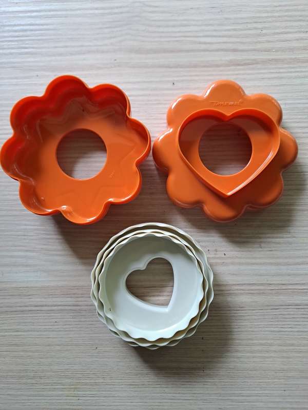 Vintage Tupperware Nesting Cookie Cutters - like new