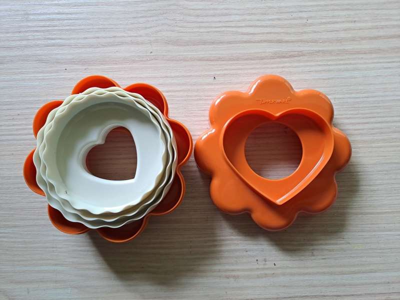 Vintage Tupperware Nesting Cookie Cutters - like new