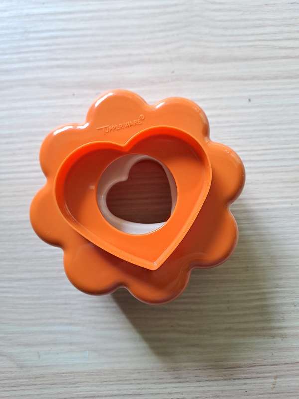 Vintage Tupperware Nesting Cookie Cutters - like new