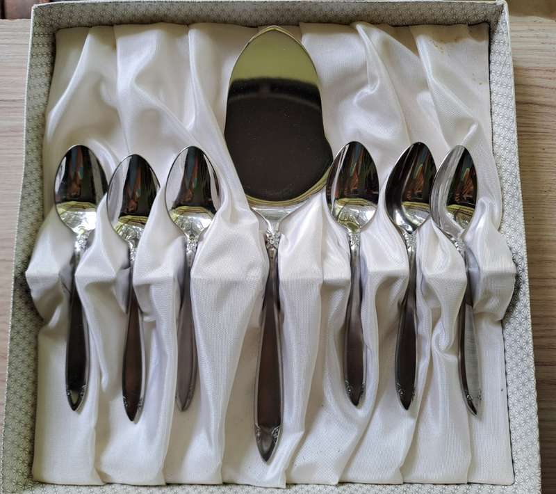 Vintage Eetrite Stainless steel `Elite` Teaspoons & Cake Lift, in box