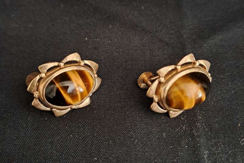 Vintage Tigers Eye 9ct Gold Clip on Earrings