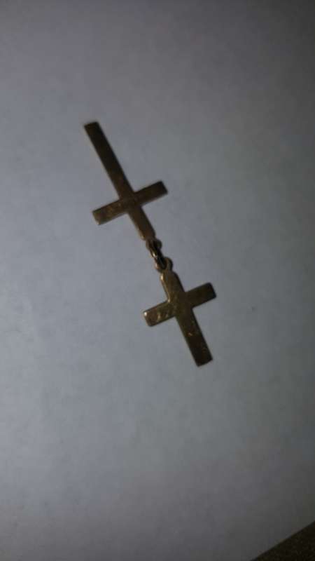 2x 9ct Gold crosses