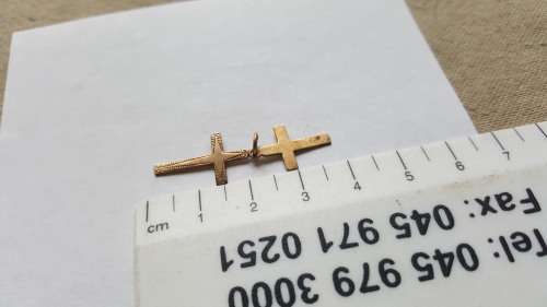 2x 9ct Gold crosses