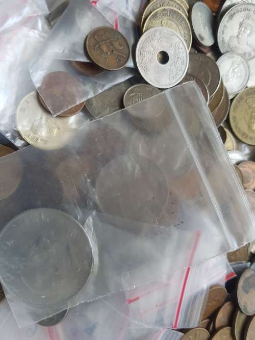 Over 2Kg of world and South African coins not sorted