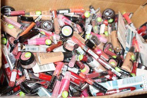 *** FREE SHIPPING*** 300 + PIECES OF TOP BRAND MAKE-UP