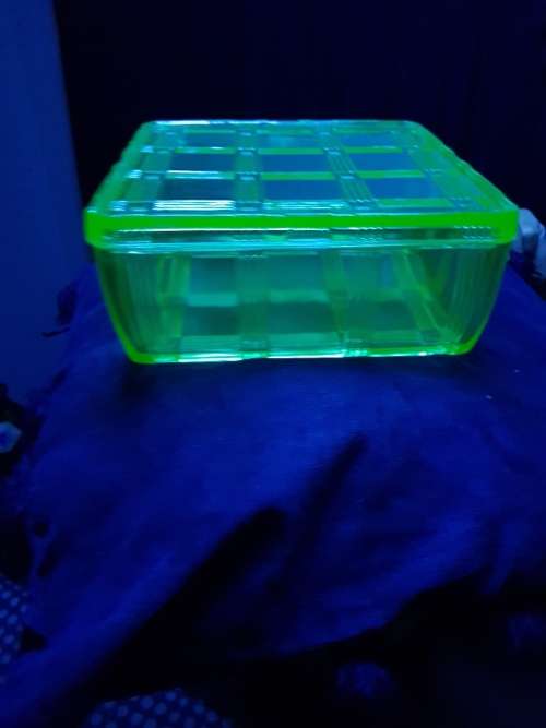 Uranium glass dish with lid large and smal