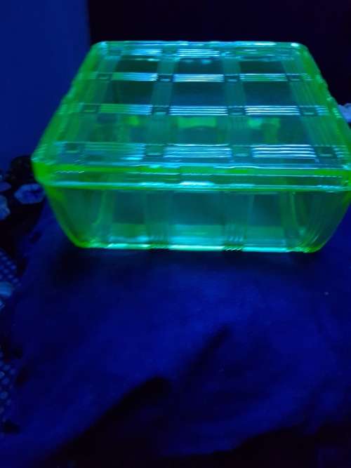 Uranium glass dish with lid large and smal