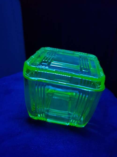 Uranium glass dish with lid large and smal